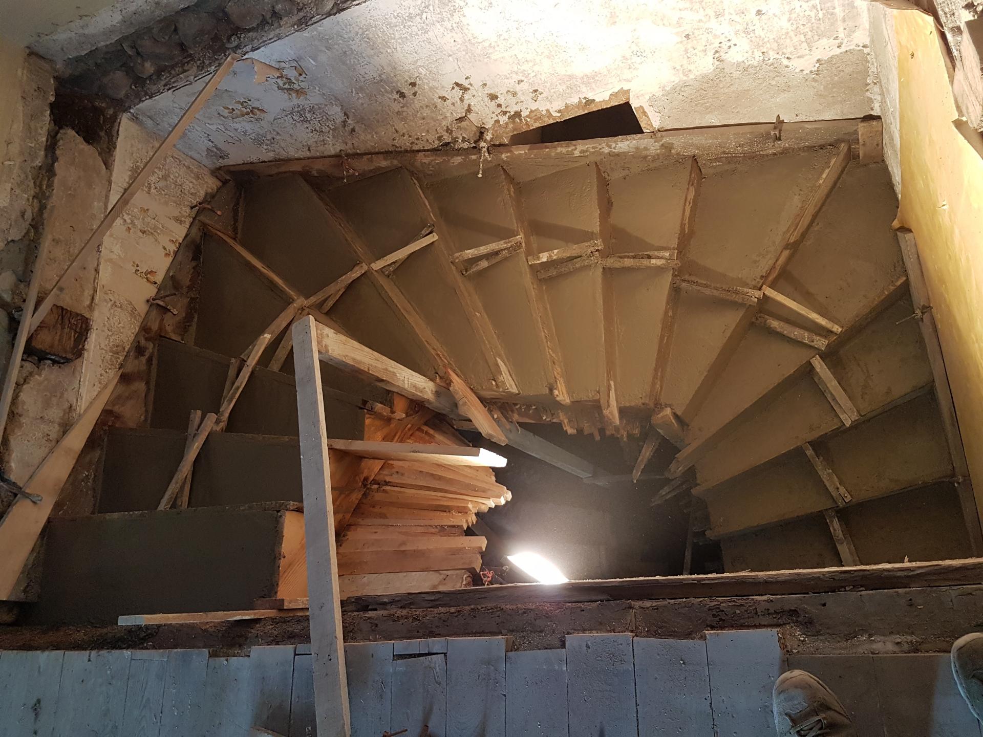 Escalier traditionnel béton armé